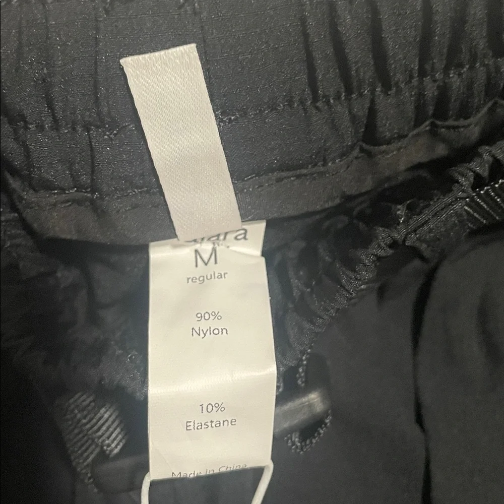 Halara Black Cargo Jogger Pants with Belt - Picture 5 of 6